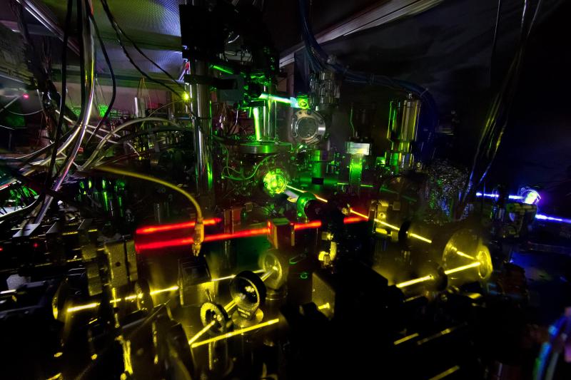 A ytterbium lattice clock that uses photons to measure time precisely